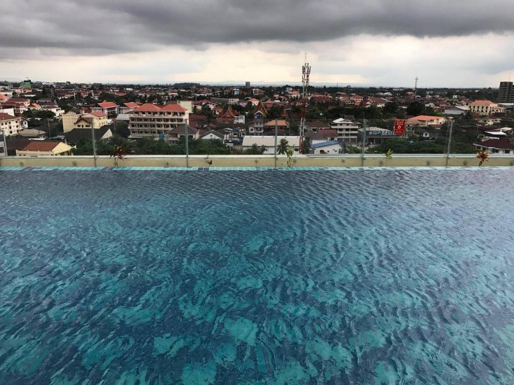 Sky City Hotel Vientiane Esterno foto