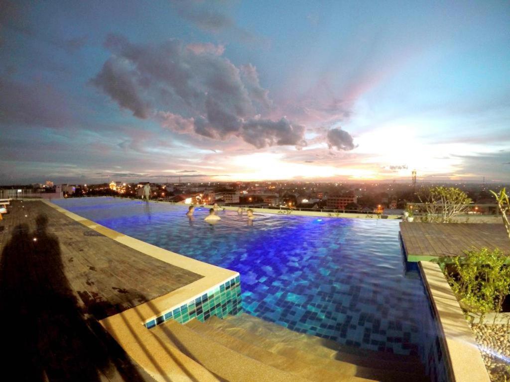 Sky City Hotel Vientiane Esterno foto
